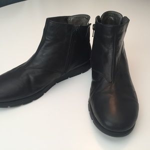 Aerosoles • Black Ankle Boots / Booties